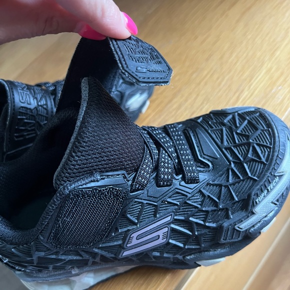 Black and grey SKECHERS with Velcro size 11 kid BOY - Picture 2 of 6